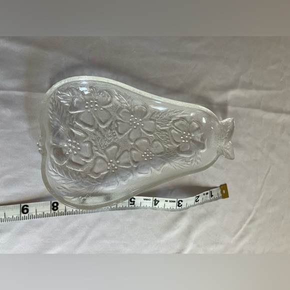 Floral Embossed Glass Pear Shaped Dish - Picture 4 of 8